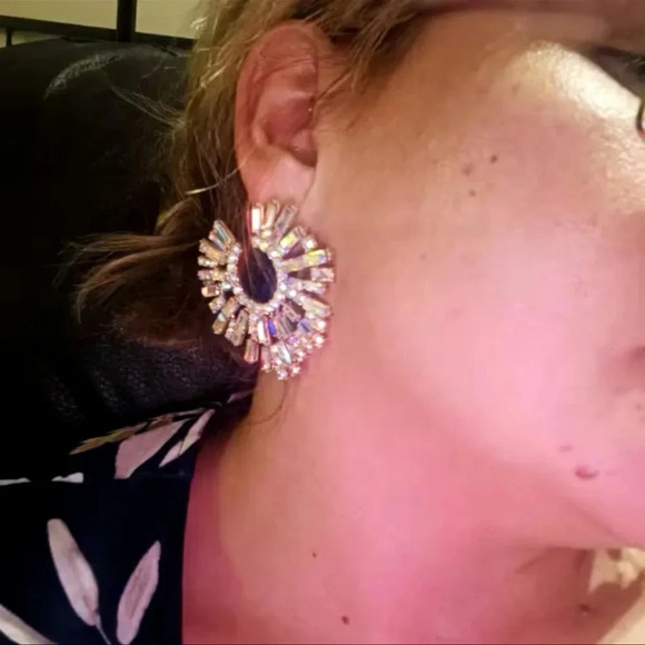 OPULENT CRYSTAL STARDUST EARRINGS - Picture 11 of 15